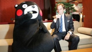 くまモン、熊本ワインをPR…子どもだからお酒は飲めない