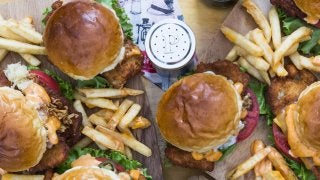 シュマッツ スタンド、できたてバーガーを配達…フードデリバリーサービス「ウーバーイーツ」導入