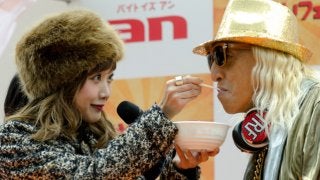 DJ KOO、まかない飯に「あ～ん♪」…東京・中野で『an まかないフェス』開催