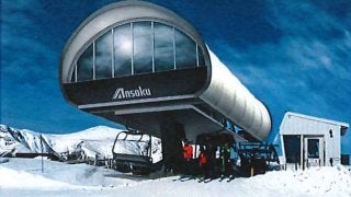 上屋が膜素材でできたスキー場リフトのターミナル製品化