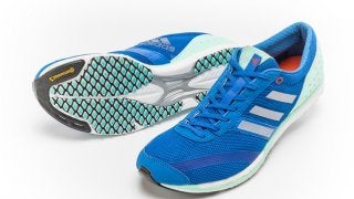 アディダス、165gのレーシングシューズ「アディゼロ タクミ」新モデル発売