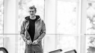 アディダス、移動時間を快適に過ごす「Z.N.E. HOODIE - TRAVEL EDITION」