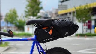 出し入れしやすい2ルーム構造の「大容量サドルバッグ」