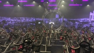 音楽で盛り上がりながら45分ノンストップエクササイズ！アディダス＆FEELCYCLE