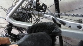 【津々見友彦の6輪生活】あらゆるパーツの掃除に…フィニッシュライン「イージー プロ ブラッシュ セット」