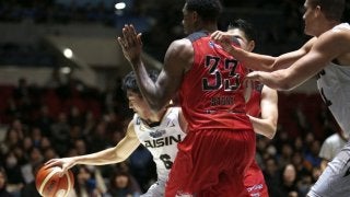 チーム一丸のディフェンスとリバウンドでリズムを呼び込んだ千葉ジェッツ、シーホース三河に快勝し決勝進出！