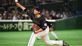 侍が先制許す　先発菅野が2回にソロ被弾、東京Dの右翼最前列に運ばれる