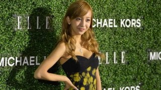 板野友美、黒ビキニで抜群のスタイル披露…バックショットに「あらセクシー！」