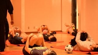 クーバー・コーチング、サッカーとヨガを組み合わせた企業向けサービス「サッカー×ヨガ」開始