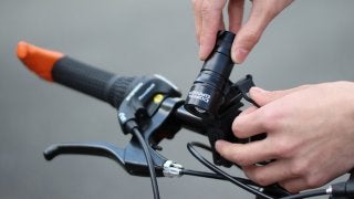 IPX7の防水性能を持つ自転車用LEDライト「ハイパワーLEDライト210」発売