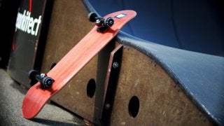 ダブスタック、カナディアンメープル使用の木目調スケートボード3モデル発売