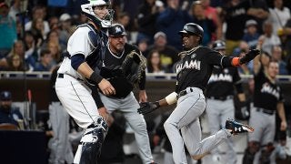 ボテボテ投前内野安打が“ランニング本塁打”に!?　マーリンズが幸運な決勝点