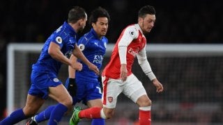 アーセナルがCLに望みをつなぐ勝ち点3、終盤のOGでレスターに勝利