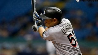 イチローは「科学と年齢を無視し続ける」　美技に称賛「5つ星」「そりゃ速い」