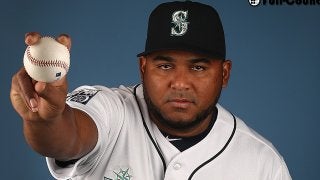 延長戦戦うマリナーズに災難…1イニングに2投手が負傷降板のアクシデント