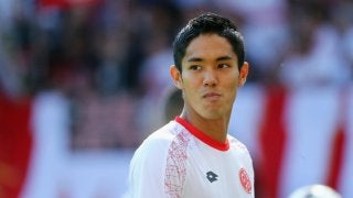 武藤嘉紀、愛娘を膝に抱きウトウト…今季終え帰国「幸せな日本1日目でした！」