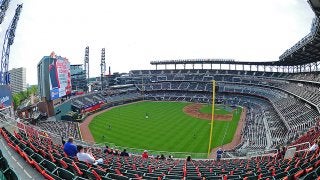 再建中のブレーブス、チームの絆作りは降雨中断中の「マリオカート」対決!?