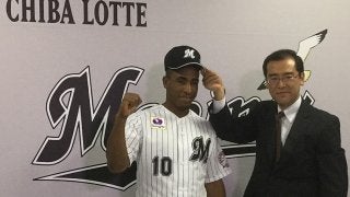 ロッテ新助っ人サントスが入団会見、伊東監督は「一日も早く合流させたい」