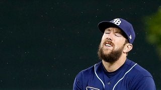 「彼は早く飛びすぎた」-打球落下点の約10M手前でダイブ、爆笑呼ぶ“珍守”