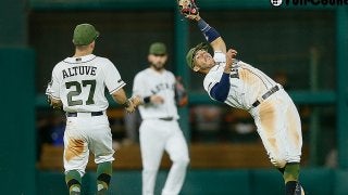 アストロズ遊撃手が曲芸“肩越しキャッチ”　実況も興奮「本当にスペシャル」