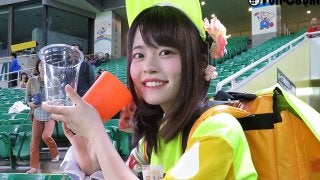 「福岡発 売り子名鑑」小柄で細身な体格の「バイク女子」　蛍光オレンジの靴が目印