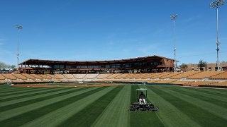 米マイナーリーグで“珍本塁打“　フライが2人の野手で“バウント”して柵越え