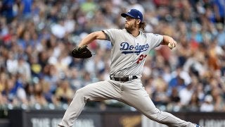 これが最強左腕カーショーの“宝刀”の切れ味　ベース遥か手前でバウンドも…