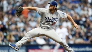 最強左腕カーショー、ヒットが悔しすぎて…マウンド上で驚異の跳躍力披露!?