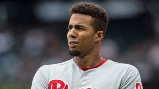 MLB外野手が走者もビックリの“珍守備”　お手玉→奇跡キャッチで併殺完成