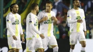 訴訟、大ポカ、監督解任…。飛行機事故のシャペコエンセが再び苦境に