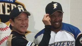 3試合目で初打点、ハム新外国人ドレイクがアイブラックを3本塗る理由とは