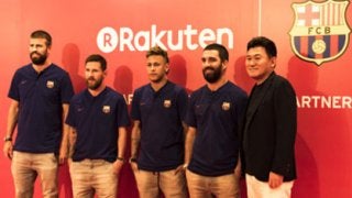 バルセロナの胸が楽天ロゴに。三木谷会長の親友ピケが決意を語る