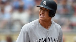 衝撃、空飛ぶ前歯！　サヨナラ勝利祝う輪でヤ軍新人ジャッジの前歯折れる