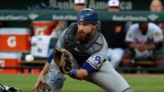 正捕手ルクロイをレンジャーズが放出、ロッキーズへトレード