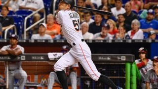 イチロー代打で中飛、田澤は1回3者凡退、チームは7-6で競り勝つ