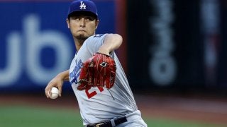 移籍後初登板のダルビッシュ、初回強烈ライナー好捕！　ピンチ切り抜ける