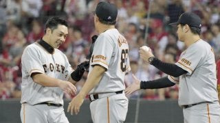 読売巨人・阿部が史上49人目の通算2000安打！由伸監督「目の前で見られて光栄」