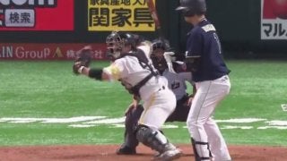 ホークス甲斐の「キャノン砲」炸裂　盗塁死の西野は二塁ベース上で呆然