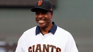 衰え知らず!?　ボンズ氏が美技披露　「ゴールドグラブのスキル」が話題に