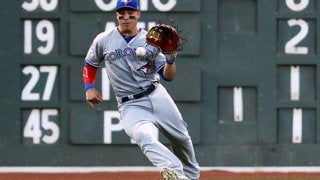 敵地も驚嘆　34歳一塁手が客席ダイブ→ファンに覆いかぶさりながらの好捕