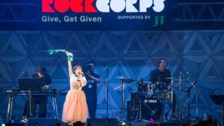 たかみな、タオル振り回し熱唱…RockCorpsで初パフォーマンス