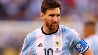 アルゼンチンのW杯進出に黄信号、サンパオリ監督は不発のメッシを擁護「チームが生かせなかった」
