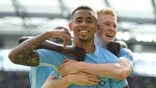 マンチェスター・Cが5発大勝、リバプールはマネの一発退場が響く