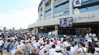 ロッテが完売の24日井口資仁引退試合で、球場外に大型モニターを緊急設置