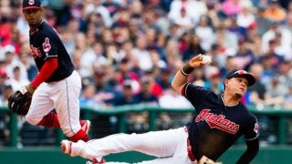 インディアンス三塁手が驚愕好捕＆送球でア新21連勝貢献　本拠地ファン大拍手