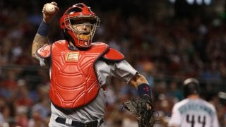 「なぜ人々は学ばない？」　名捕手モリーナ、バズーカ送球で楽々と二盗阻止