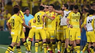 【Jリーグ コラム】自信を深めてきた攻撃力。トリコロールの鉄壁に襲いかかる