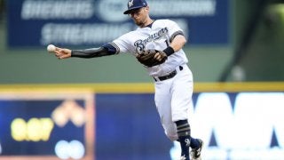 【MLB】眼鏡の遊撃手が曲芸キャッチ、投手脱帽、実況興奮「後頭部に目がもう2つ…」