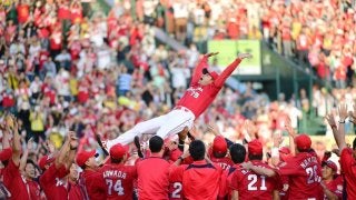 バティスタ勝ち越し打＆中﨑胴上げ投手！広島東洋が37年ぶりのリーグ連覇！
