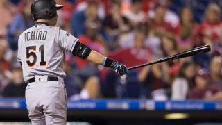 イチロー代打で二ゴロ、田澤純一は2回無失点の好救援も乱打戦に敗れる